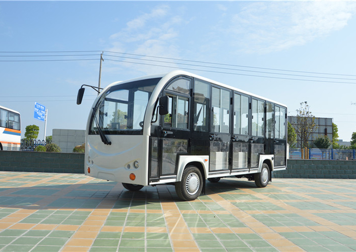 14座白色封闭电动车.jpg