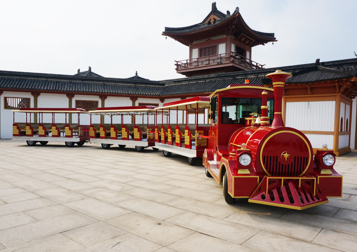 62人景区燃油观光小火车.jpg